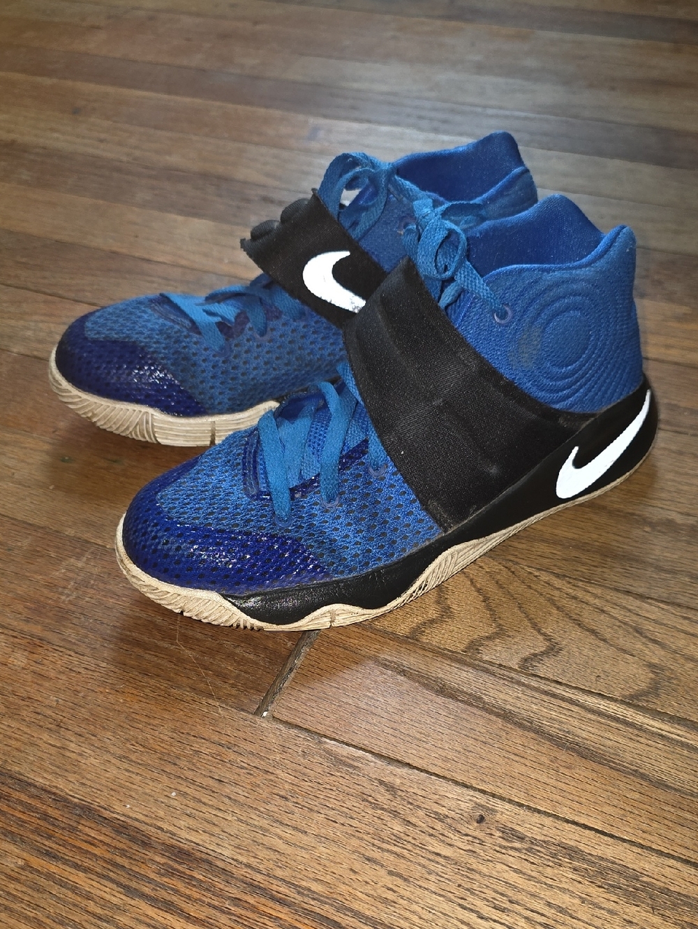  Nike Kyrie 2 GS "Brotherhood" Basketball Shoes